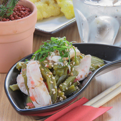 蒸し鶏とさぼてんの梅肉和え