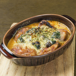 たこ焼きグラタンやたこ焼きアヒージョなど、お酒との相性抜群の当店オリジナルの創作料理をご用意！