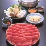 スキヤキ＆しゃぶしゃぶが1度で味わえるスキしゃぶ鍋でお楽しみください！
