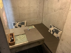 L字型ベンチシートの半個室