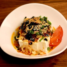 豆腐と肉そぼろのトムヤムクンチリオイルがけ