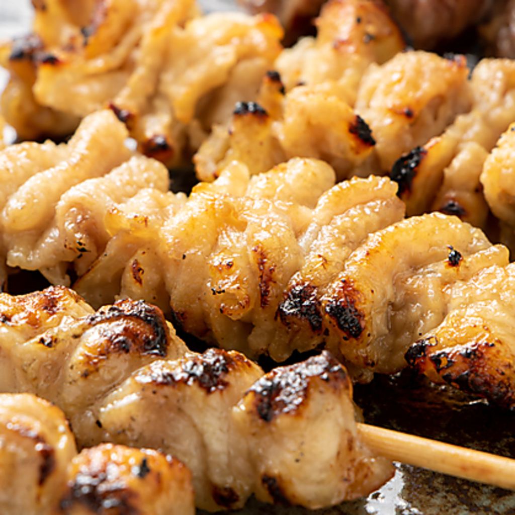 当店の焼き鳥は、ほぼすべての串をタレ・塩で選べます。お客様のお好みの食べ方で、ご堪能ください♪
