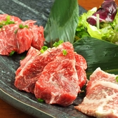 【居心地の良い焼肉空間】こだわりのインテリアが魅力の当店では、カウンター席とテーブル席を完備し、各種コースや食べ飲み放題プランを楽しむことができます。落ち着いた色合いの内装が、リラックスした食事を提供し、心地よいひとときを演出します♪