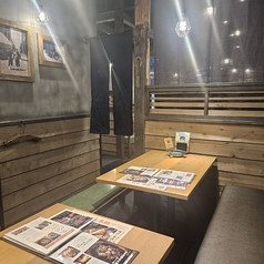 温かみのある色味で統一された店内は、安心できる空間を演出♪