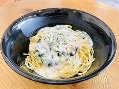 サーモンとほうれん草のクリームパスタ