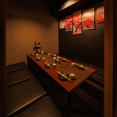 新横浜駅近の好立地!落ち着いた雰囲気の洗練された空間へご案内いたします!お仕事帰りの飲み会、ご友人との宴会、ご家族でのお食事、デートに最適なくつろぎの個室空間をご提供いたします!