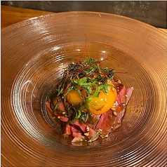 大葉香る牛ハツのユッケ