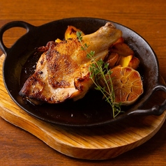 骨付き鶏モモ肉のスパイスロースト