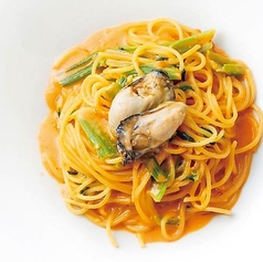 牡蠣とほうれん草のオマールクリームソースパスタ