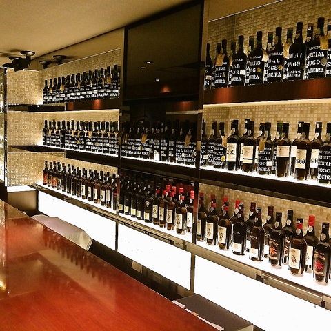 インポーター直営のワインバー兼酒販店 150種のマデイラワインを特別価格で販売中