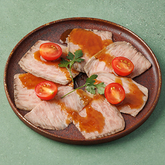 和牛ローストビーフ 西洋山葵のソースで