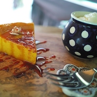 【カフェタイムに】こだわりのケーキやチャイが大人気◎