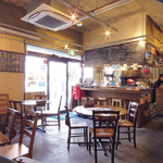 ≪開放的な店内≫ナポリの海をイメージした店内はお子様から大人までゆっくりと♪カウンターもあり◎