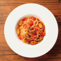 料理メニュー写真&nbsp;たっぷりトマトとニンニクのパスタ