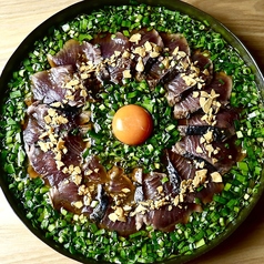 本鰹の藁たたき　葱韮月見の写真