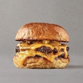 料理メニュー写真&nbsp;デミグラスバーガー