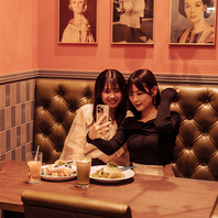 やわらかな照明に包まれた店内