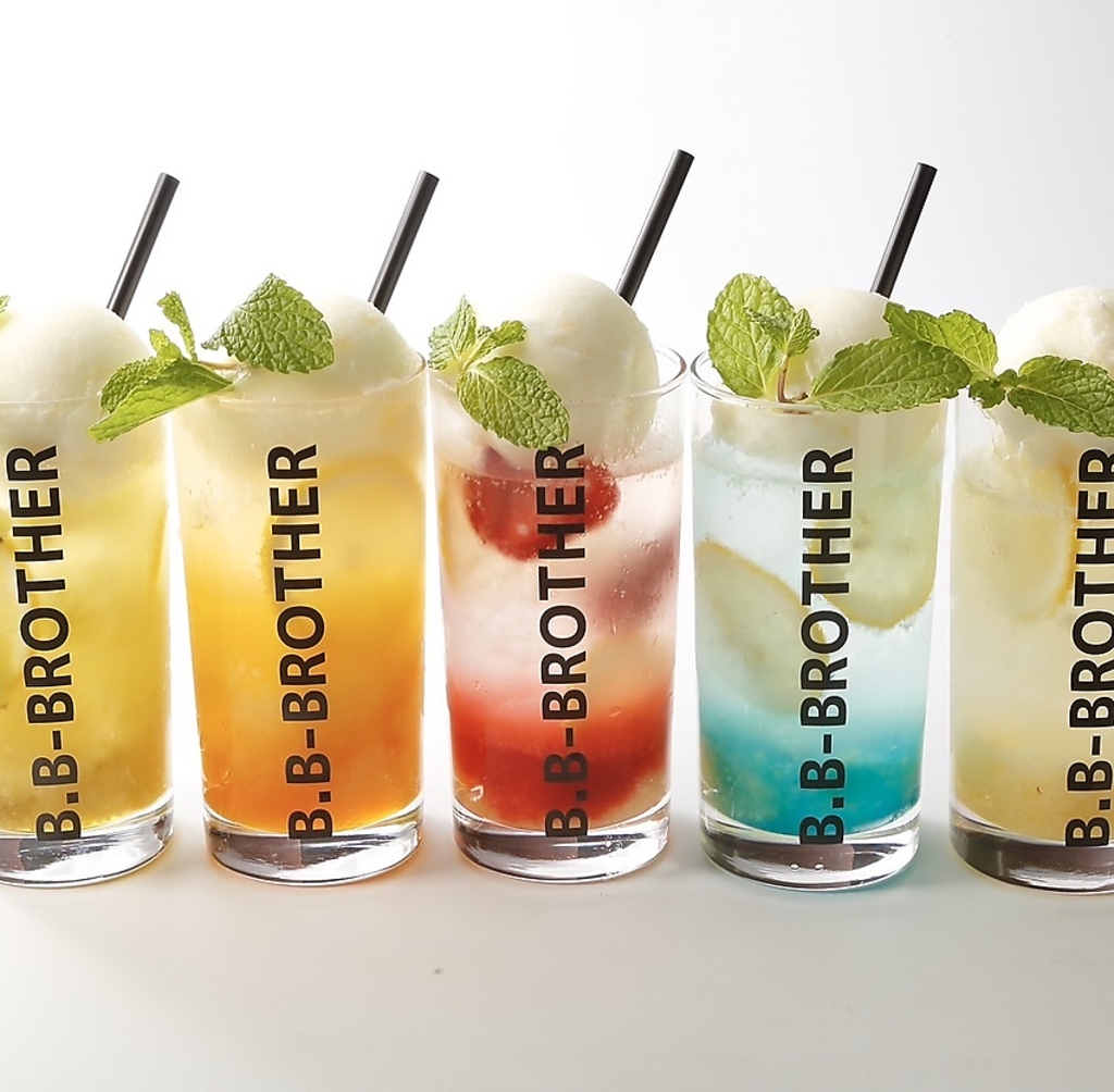 かわいいオリジナルカクテルも充実♪好みを言って下さいとにかく飲み放題はおすすめ♪二時間1890円