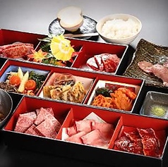 【本格焼肉エスニックコース】特上ハラミ、黒毛和牛の炙り肉寿司など全13品