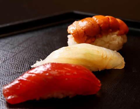 伝統を受け継ぐ寿司と旬の味覚が光るこだわりの酒肴