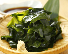 生わかめ刺し　/　It stings straight seaweed