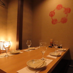 ゆったりと寛げる、完全個室のお部屋を多くご用意しております。ご友人との気軽な食事におすすめです！