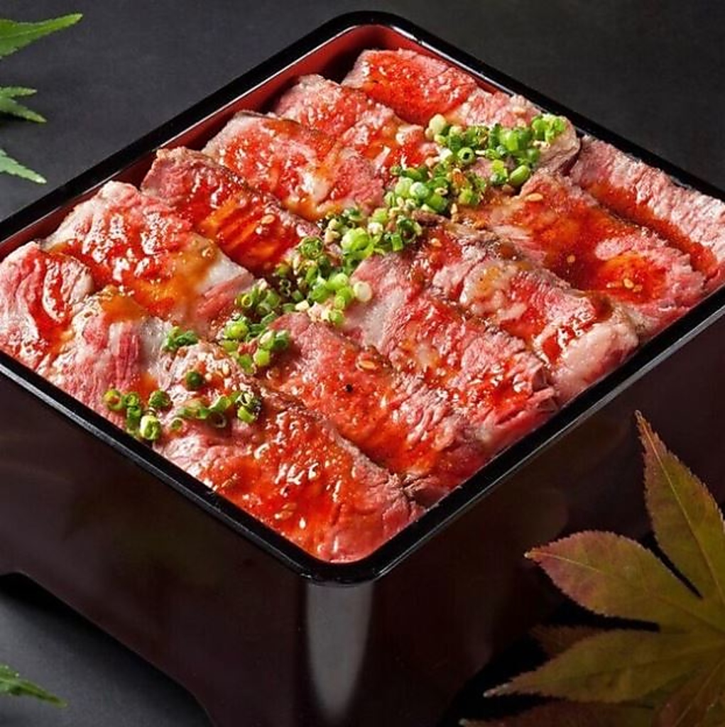 ランチには“お重”がおすすめ！！カルビ重・ねぎ塩牛タンなどをさまざまな部位のお重をご用意