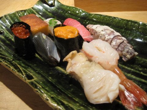 北海道近海で獲れた良質の魚介と、相性の良い選りすぐりの新潟米に『心をこめる』