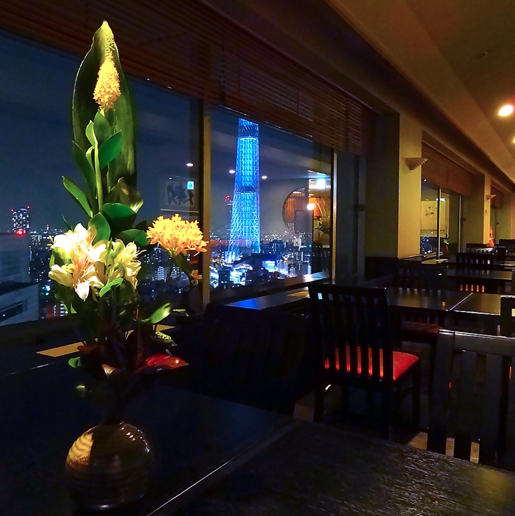 目の前にそびえる「スカイツリー」は迫力満点！