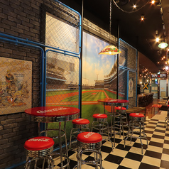 お洒落なテーブル席は、全席をひとつに連結できるため、10～12名様まで対応可能です。仲間とワイワイ楽しむのにぴったりなお席です◎是非、足を運んでみてください♪