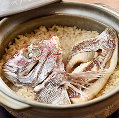 東予・中予地方の味と南予地方の味の2種類が楽しめる。愛媛の郷土料理『鯛めし 2人前』