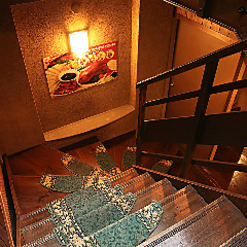 広々な店内には螺旋階段も★