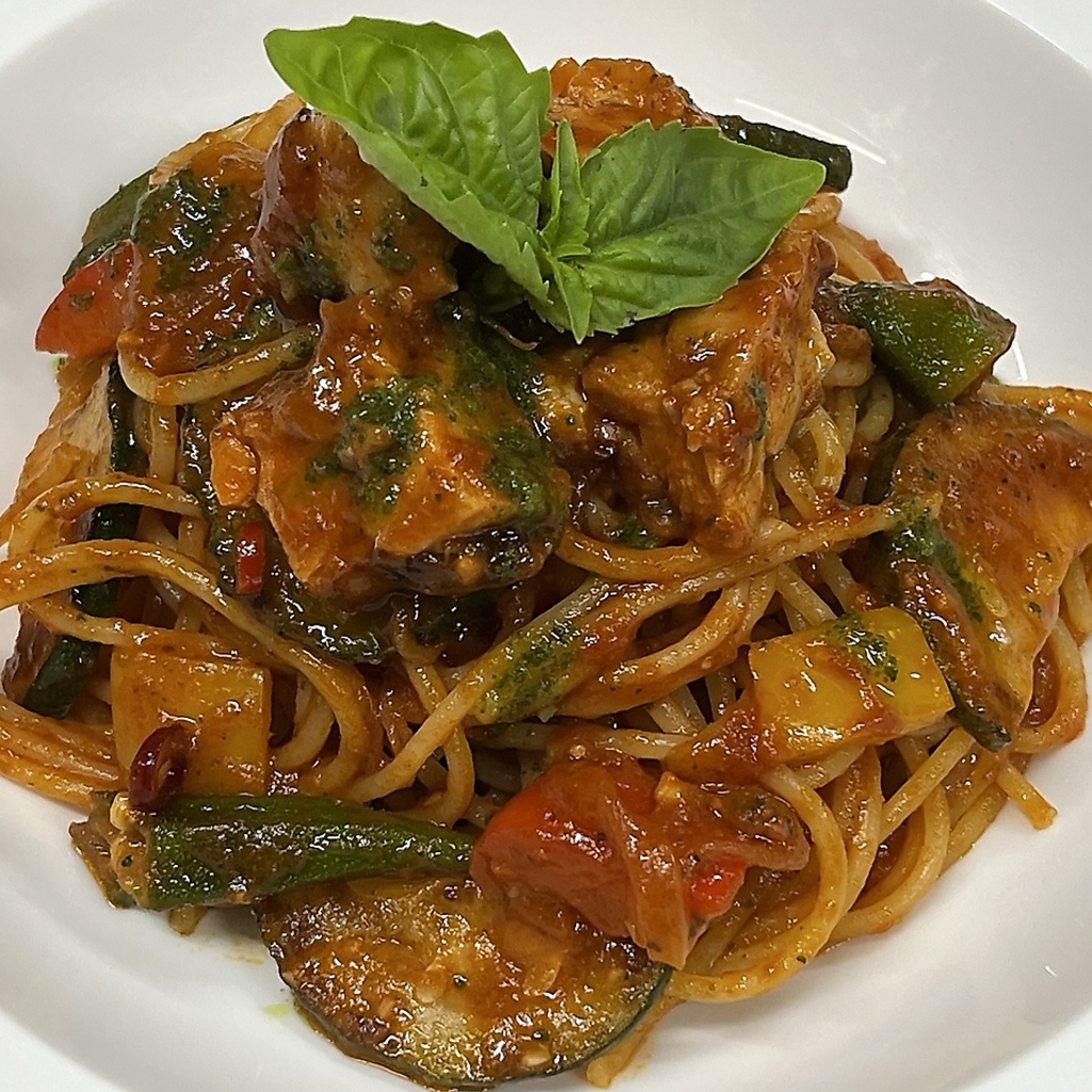 グリルチキンと彩り野菜のバジルトマトソース