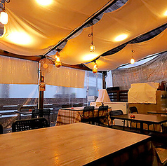 【テラス席の貸切可能◎週末18~28名様】開放感のあるテラス席では貸切のご利用も可能です。週末は18~28名様まで対応でき、各種お集まりやパーティー、打ち上げなど幅広いシーンにおすすめなプライベート空間です!