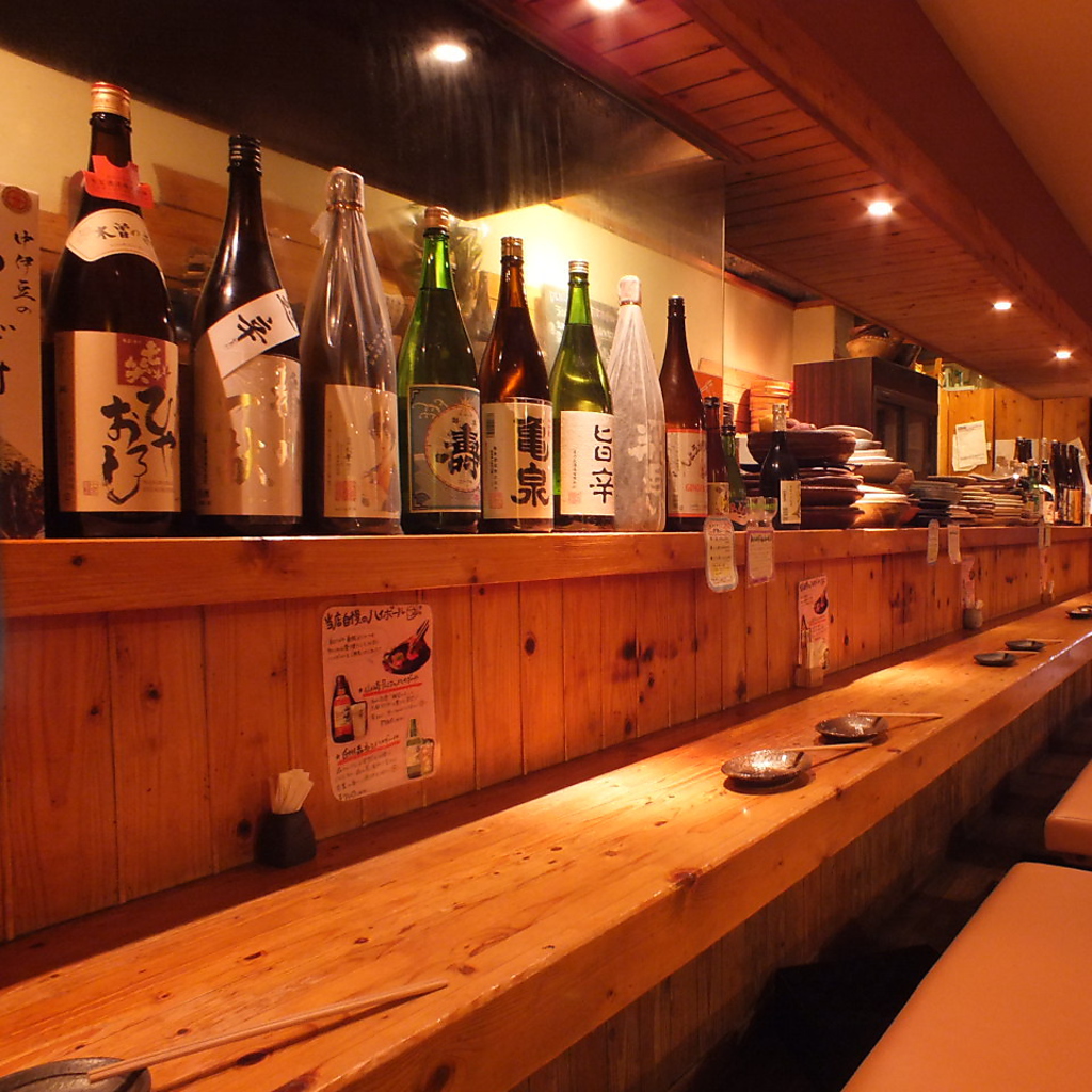 隠れ人気が高いのはカウンター席。料理長の腕さばきが目の前で見れます。ゆったりカウンターでお食事