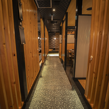 柚子と藁焼き半個室酒場 ゆずのや 岸和田駅前店の雰囲気1