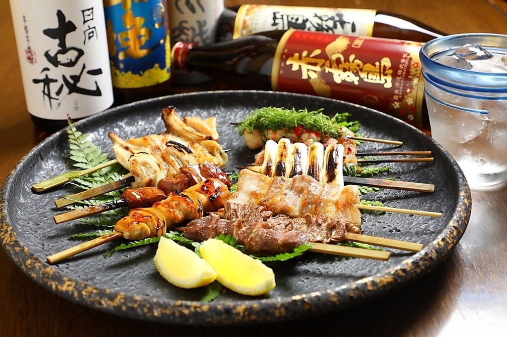 高級宇納間備長炭で焼き上げた焼鳥串を用意しております。