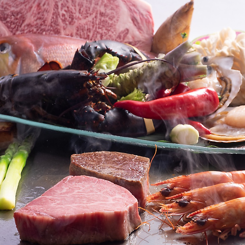 厳選された食材を肉、海鮮、野菜、最後の〆に至るまでを是非お楽しみください。