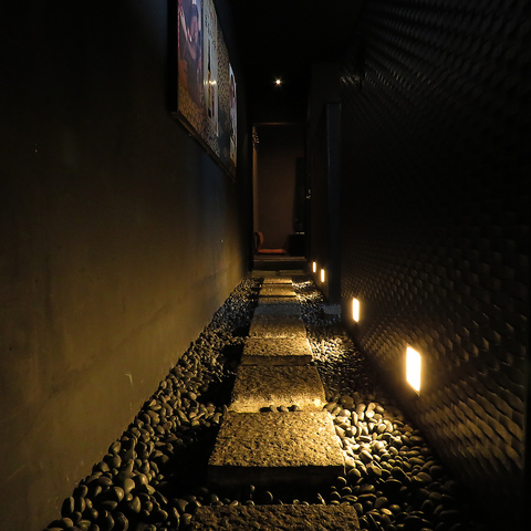 串揚げや人気の一品料理！厳選食材を気軽に楽しめるネオ大衆酒場【酒場ブーザー】