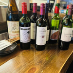 赤と白の他にスパークリングワインもご用意してますのでワインにあった料理と一緒にご堪能ください★