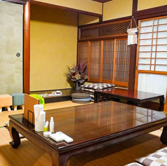 昔ながらの和風家屋の趣をそのまま活かしたお座敷席は、足を伸ばしてゆったりと寛げるのが最大の魅力です◎小さなお子様連れの方や、大人数でのランチ会でも安心してご利用いただけます♪畳の温もりを感じる空間で、自慢の料理を囲みながら、親しい方々と心温まるお食事の時間をお楽しみください◎