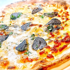 pizza熟成黒にんにくとゴルゴンゾーラ