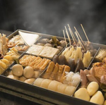 おでんやおつまみなど、お酒と合わせてお楽しみいただけるように、お料理も豊富にご用意しています。