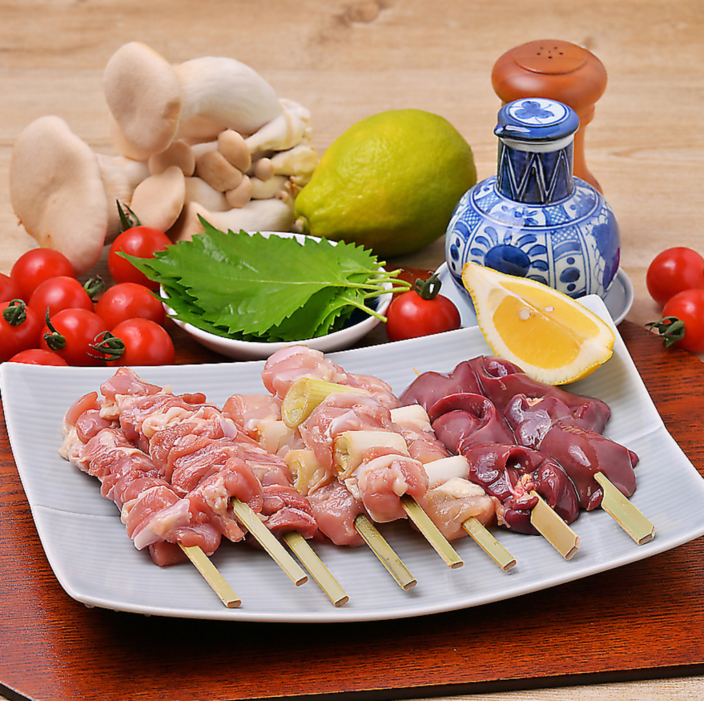 ねぎま・もも・ずり・肝など定番の部位から、野菜串・創作串まで幅広くご用意しております。