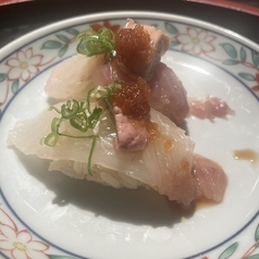 かわはぎ/えんがわ/むし穴子/うなぎ/いかの上にうに。 (一貫) 各種