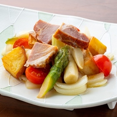 もちぶたベーコンと新じゃがのバター醤油炒め