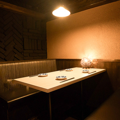 昼間の緊張や疲れを癒やすのに最適な寛ぎ空間。喫煙可(個室のみに分煙にてOK)紙たばこOK）