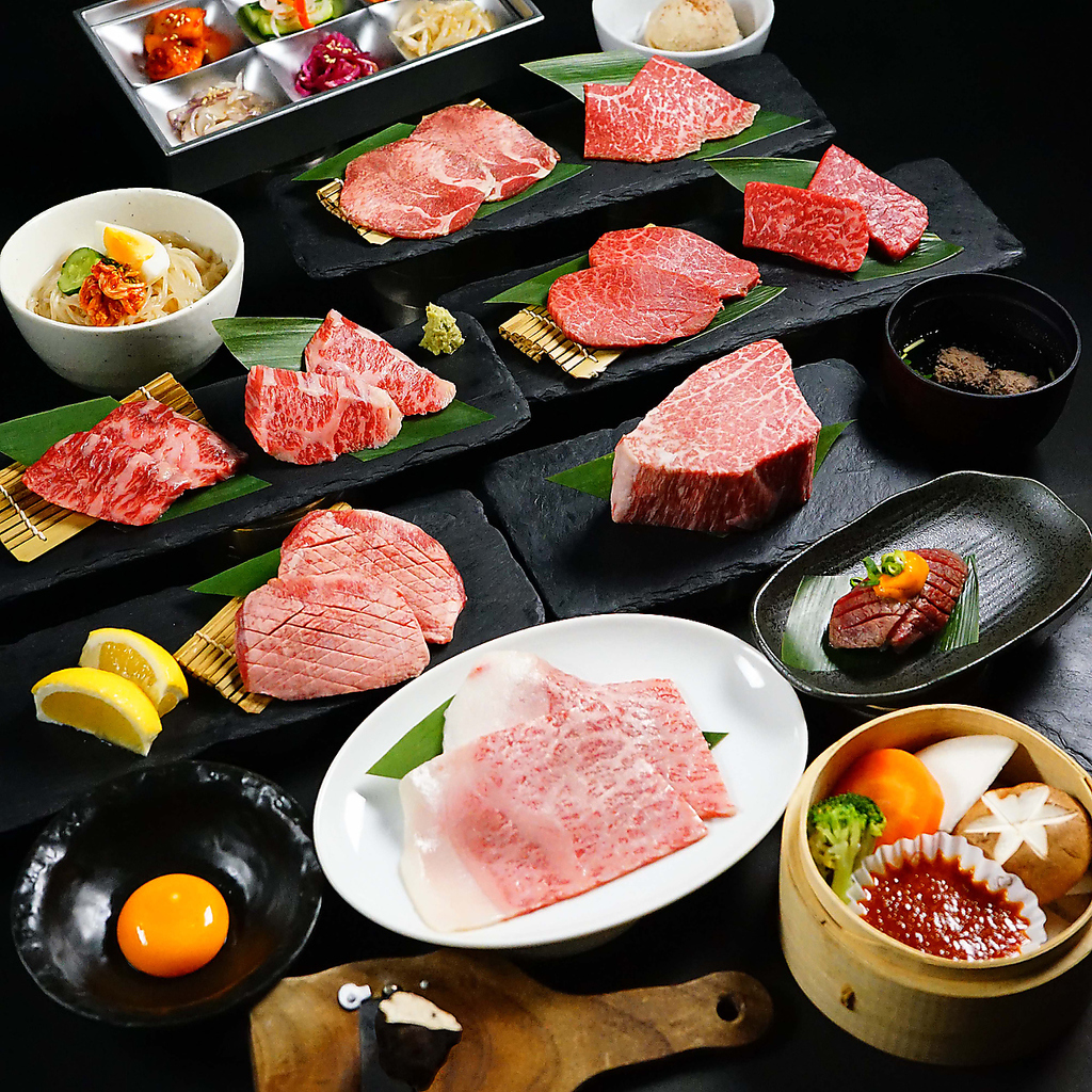 お料理のみのコースは4種類。4000円(税込)～8000円(税込)。+1800円(税込)で飲み放題をお付けできます