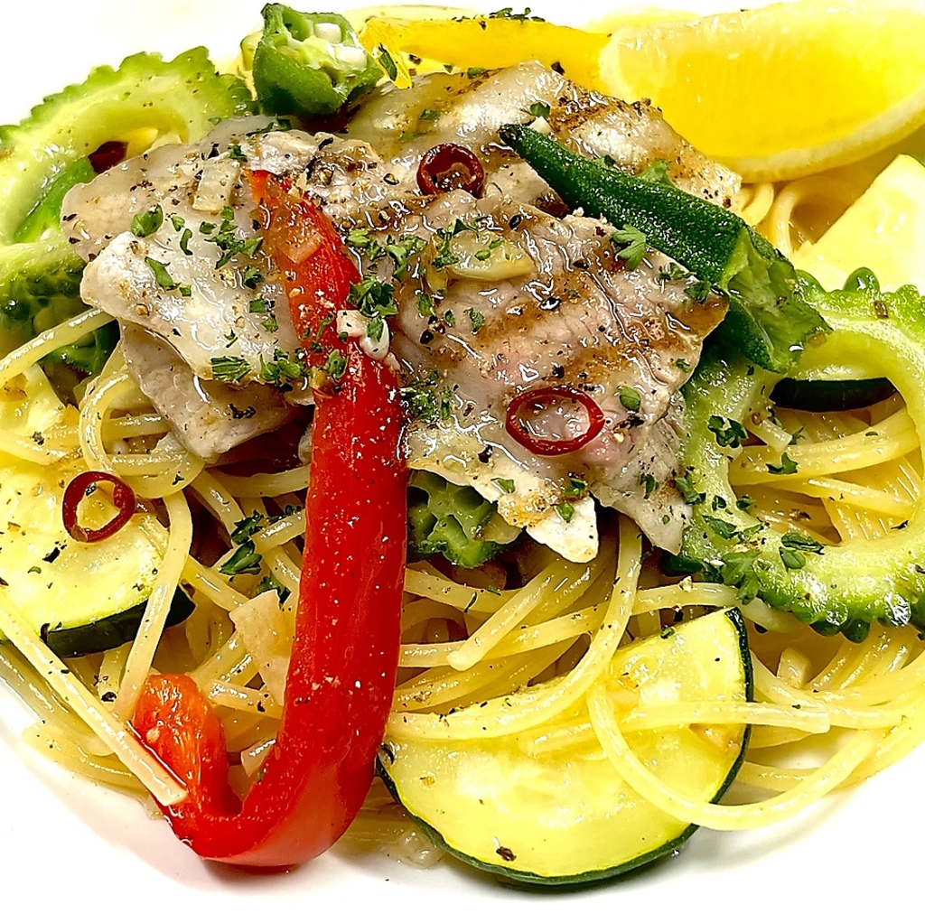 豚バラカルビと野菜のペペロンチーノ