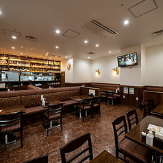 プライベート感を大切にした空間で、貸切利用も承っております。最大90名様まで収容可能なので、結婚式の二次会や会社の大規模なイベントはもちろん、少人数でも周りを気にせず寛げる設計が魅力です。宴会にぴったりのボリューム満点コースやコスパ抜群の食べ飲み放題で、最高のひとときをご提供します。